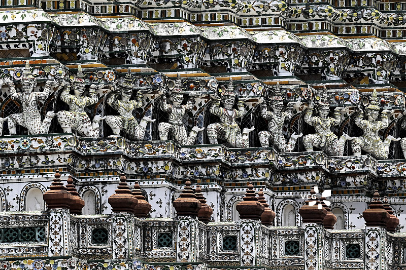 泰国曼谷吞武里区郑王庙宝塔图片素材