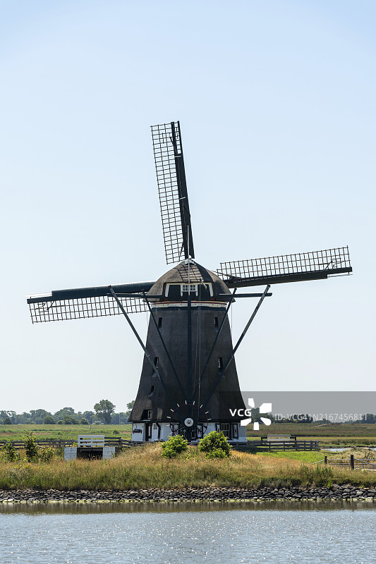 荷兰泰塞尔岛的风车图片素材