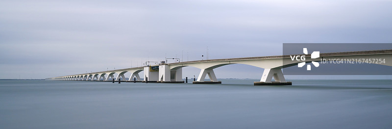 荷兰泽兰省东斯凯尔特河泽兰大桥图片素材