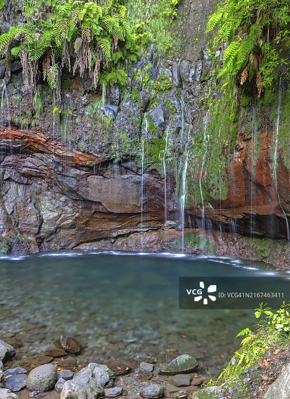 马德拉岛拉巴萨尔的25个泉水和喷泉图片素材