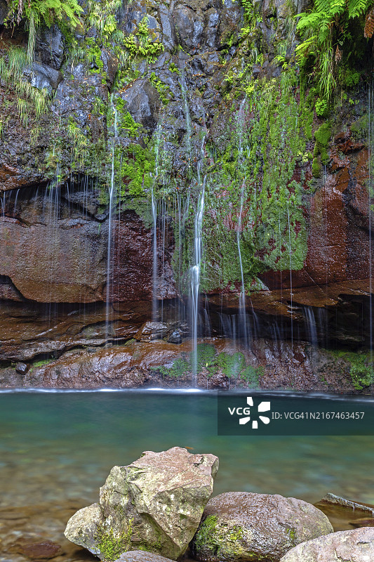 马德拉岛拉巴萨尔的25个泉水和喷泉图片素材