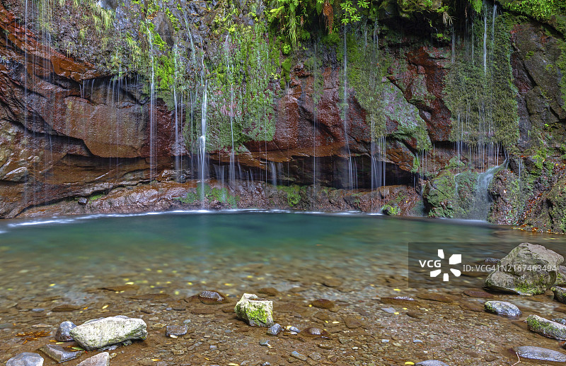 马德拉岛拉巴萨尔的25个泉水和喷泉图片素材