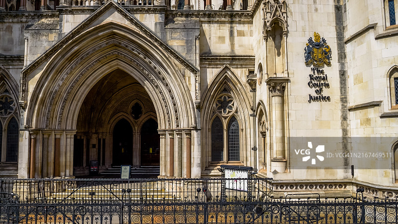 英国伦敦皇家司法院正面入口4K航拍图片素材