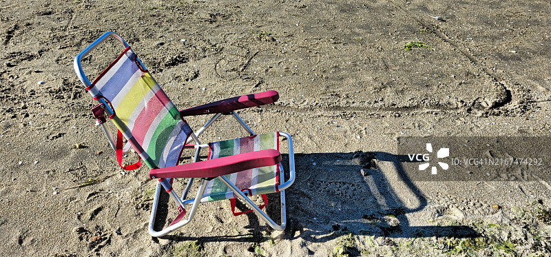 沙滩上的沙滩椅图片素材