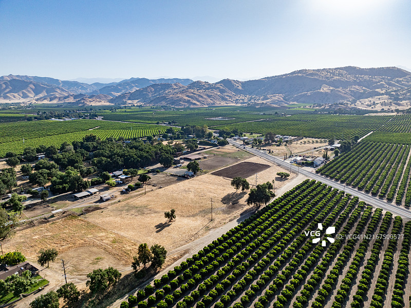 美国加利福尼亚州莱蒙湾CA-198号公路塞拉公路场景航拍图片素材