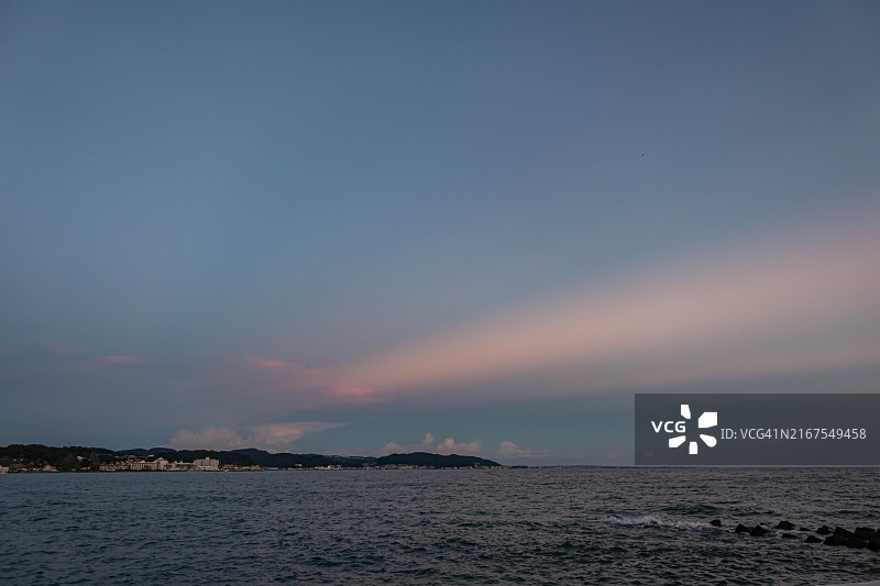 日本神奈川的日落海滩图片素材