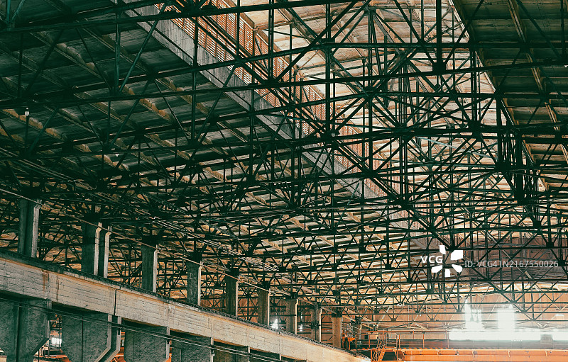 废弃的旧工厂工业建筑内部图片素材