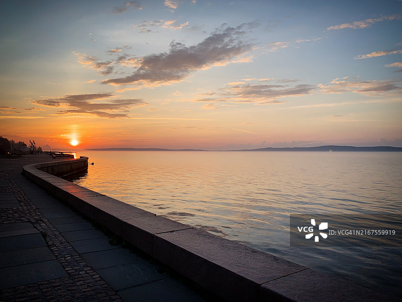 俄罗斯卡累利阿共和国彼得罗扎沃茨克奥涅加湖日落图片素材