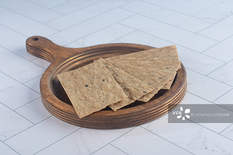 桌上容器里的食物高角度俯瞰图片素材