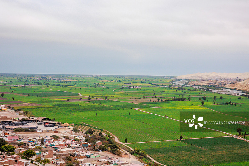 秘鲁阿雷基帕，卡马纳山谷的农田图片素材