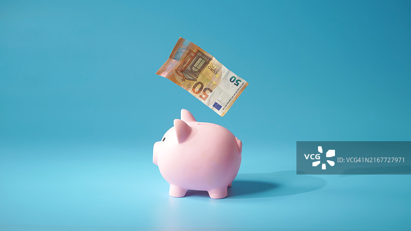 欧元和小猪储蓄罐图片素材
