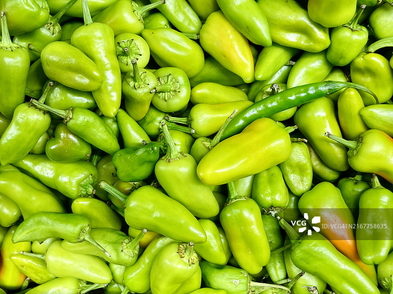 特写镜头下的绿色辣椒图片素材