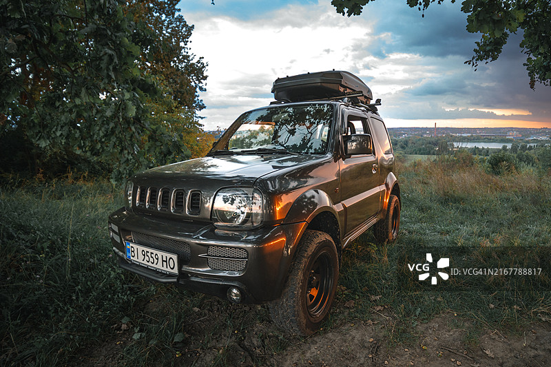 乌克兰赫梅利尼茨基市铃木吉姆尼越野车图片素材