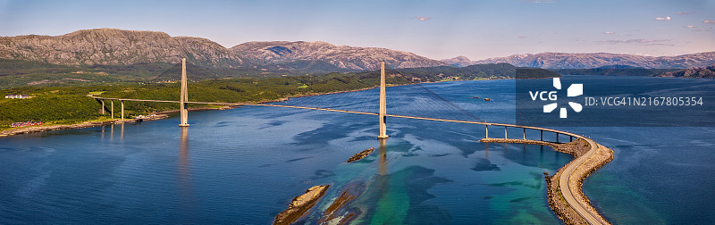 挪威北部的风景海岸公路，欧洲图片素材