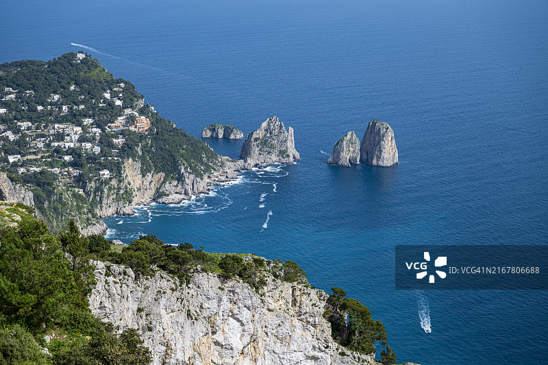 意大利坎帕尼亚那不勒斯湾卡普里岛景观图片素材