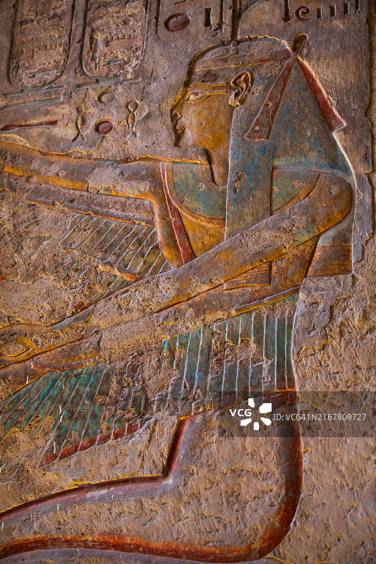 埃及卢克索国王谷拉美西斯三世陵墓的伊西斯女神浮雕图片素材