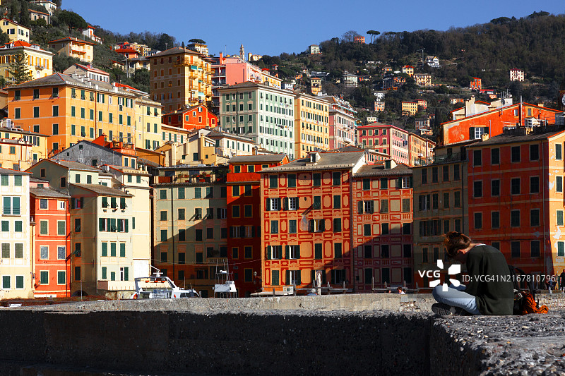 卡莫利：位于意大利利古里亚波托菲诺半岛西侧的渔村和旅游胜地图片素材
