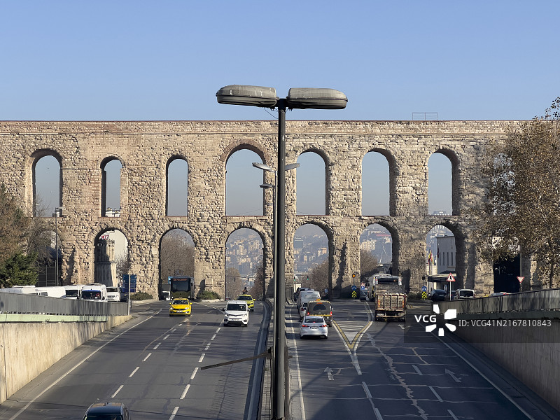 土耳其伊斯坦布尔的古罗马瓦伦斯水道图片素材