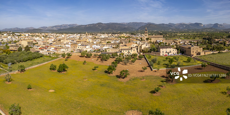 西班牙巴利阿里群岛马略卡岛圣玛丽亚德尔卡米海滩鸟瞰图图片素材