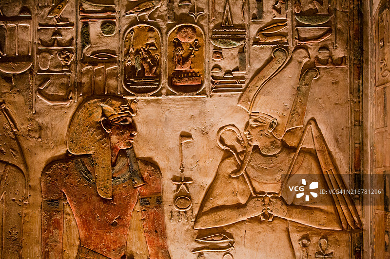 塞提一世墓中的塞提一世法老和奥西里斯神图片素材
