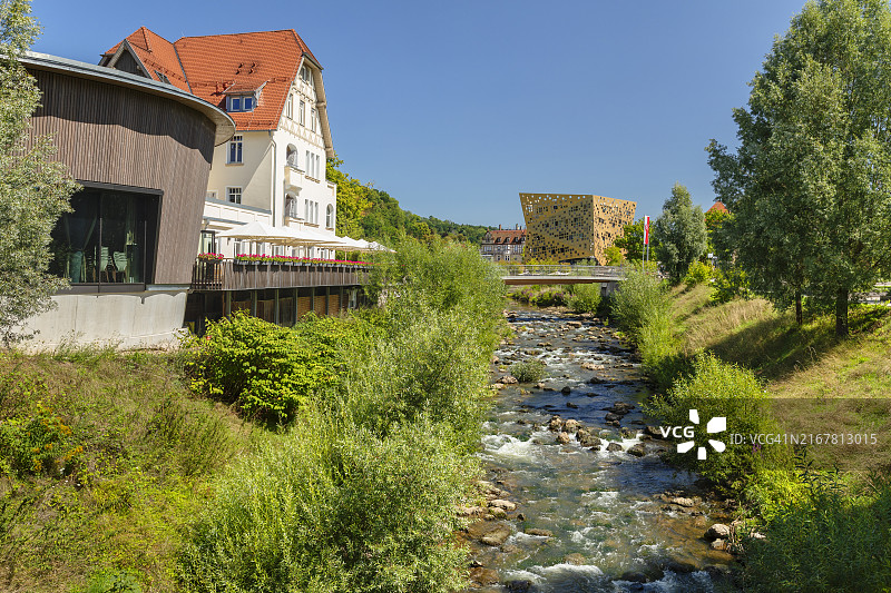 从希尔泽尔别墅看到的黄金和白银广场，雷姆斯河，施韦比施格明德，雷姆斯塔尔山谷，德国巴登-符腾堡州，欧洲图片素材