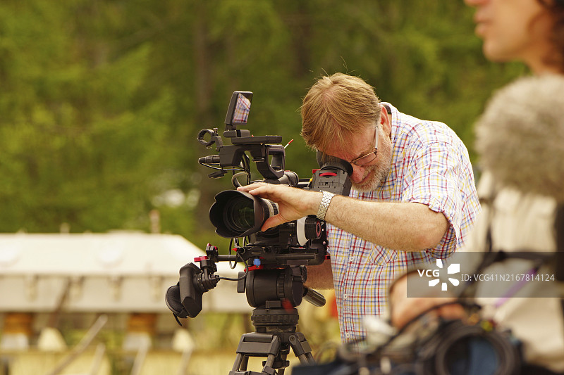 工作中摄影师和录音师图片素材