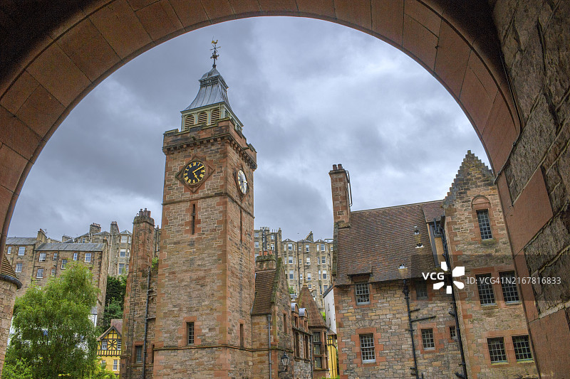 威尔斯法院钟楼，迪恩村，利斯河水，苏格兰爱丁堡图片素材