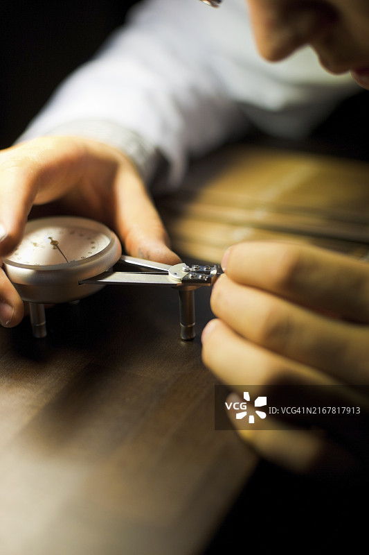 用于测量手表零件的钟表测量仪图片素材