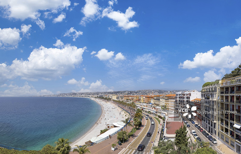 法国尼斯老城区全景和盎格鲁大道蔚蓝海滩图片素材
