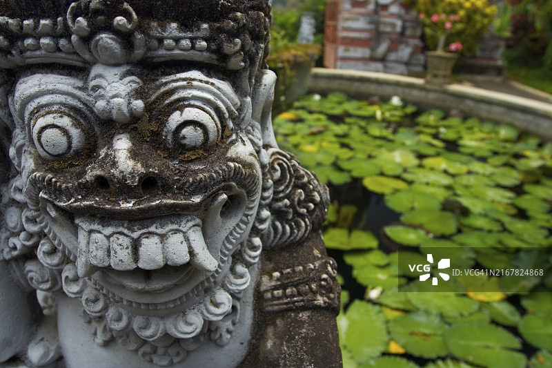印度尼西亚巴厘岛中部一座寺庙里的印度雕像特写图片素材