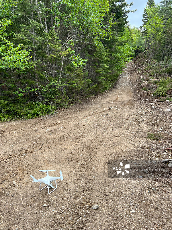 用无人机调查野火灾害图片素材