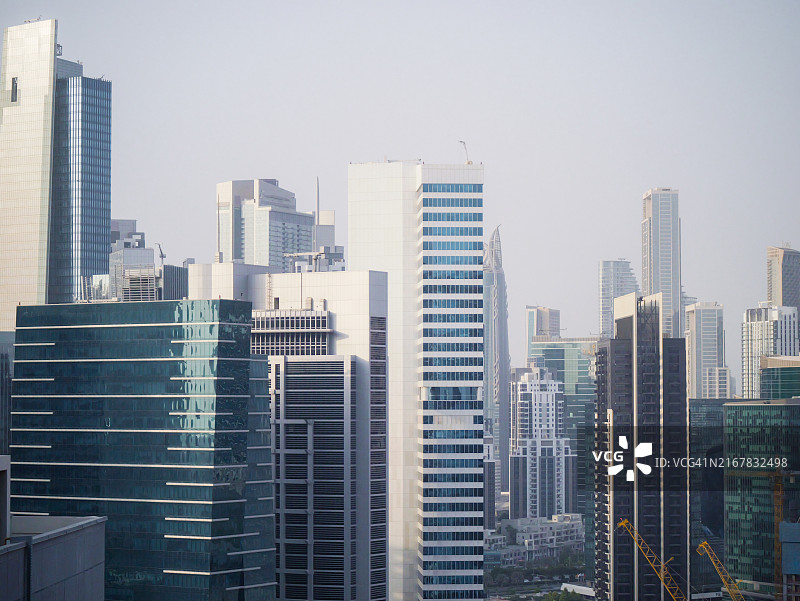 阿拉伯联合酋长国迪拜市中心码头天际线：中东金融全球商业之都的传统与现代建筑图片素材