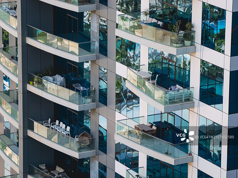 阿拉伯联合酋长国迪拜市中心码头天际线：中东金融全球商业之都的传统与现代建筑图片素材