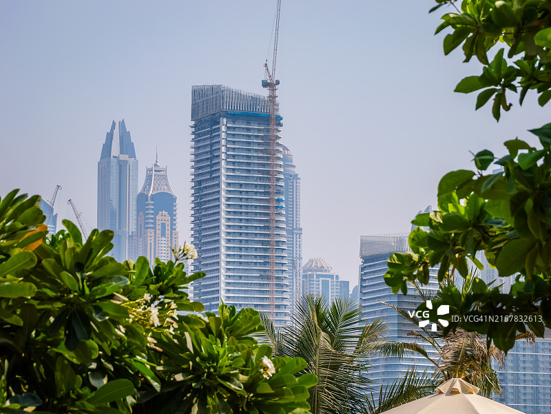 阿拉伯联合酋长国迪拜市中心码头天际线：中东金融全球商业之都的传统与现代建筑图片素材