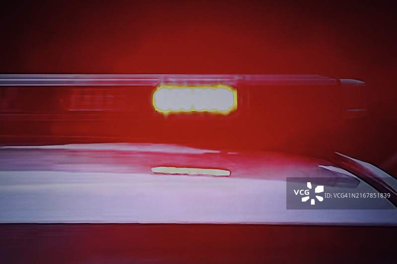 红色闪烁的紧急灯图片素材