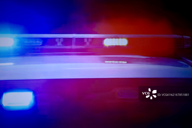 警车闪烁警灯图片素材