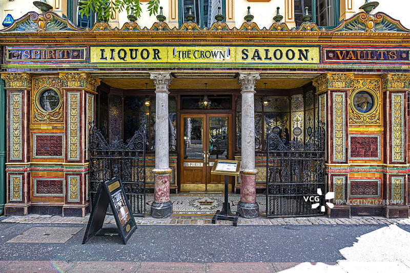 贝尔法斯特皇冠酒馆，英国北爱尔兰图片素材
