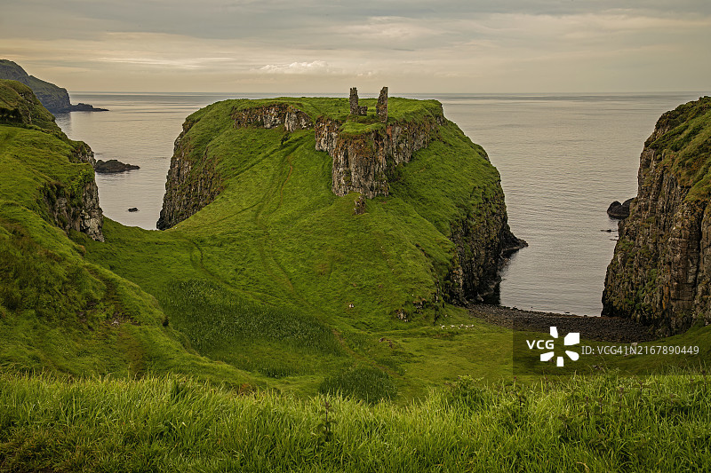 英国北爱尔兰的邓塞韦里克城堡图片素材