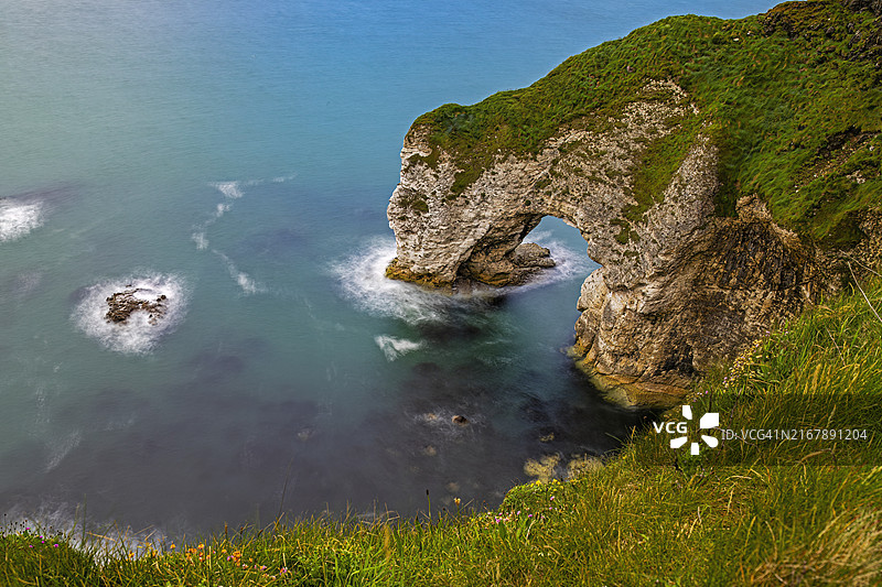 安特里姆海岸的许愿拱门，英国北爱尔兰图片素材