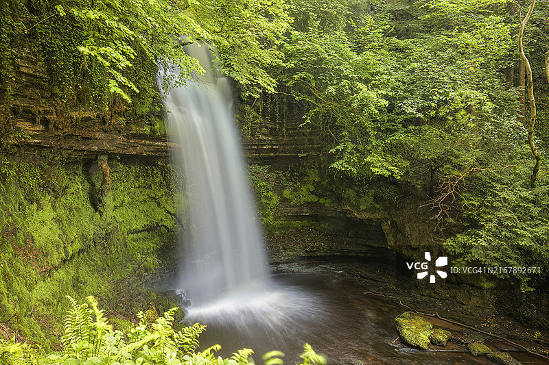 爱尔兰莱特里姆郡格兰卡瀑布图片素材