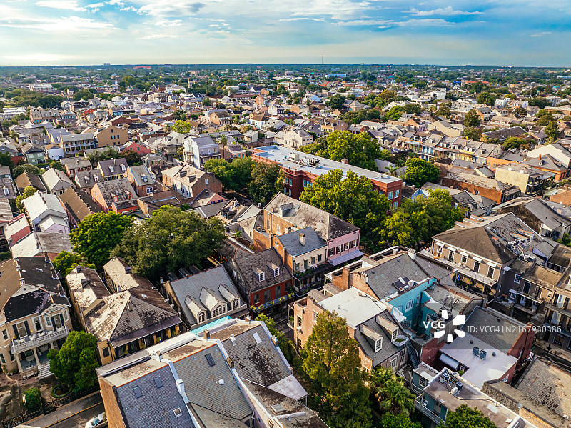 新奥尔良法国区圣菲利普街和皇家街的高角度视图图片素材