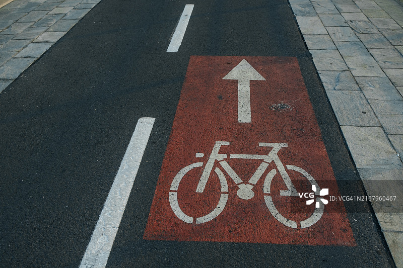 道路上的自行车道标志图片素材