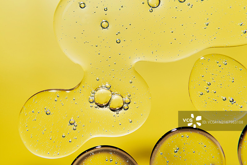 带气泡的透明凝胶或精华液质地图片素材