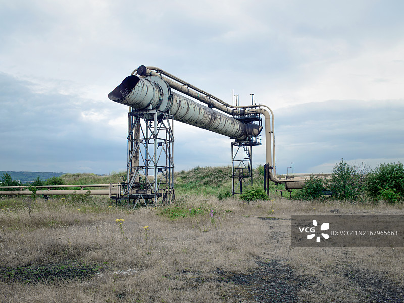 棕地：原钢铁厂址，部分高炉煤气管道仍在图片素材