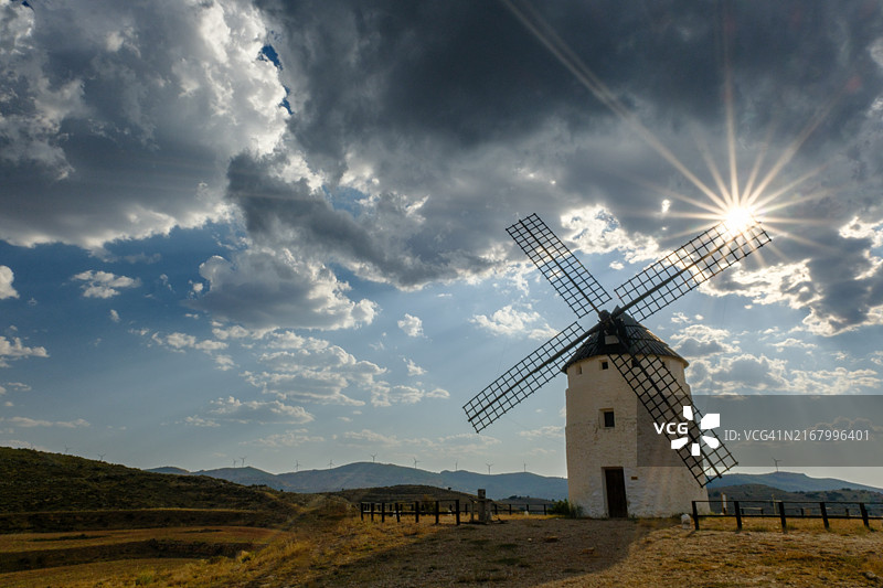 传统与科技的碰撞图片素材