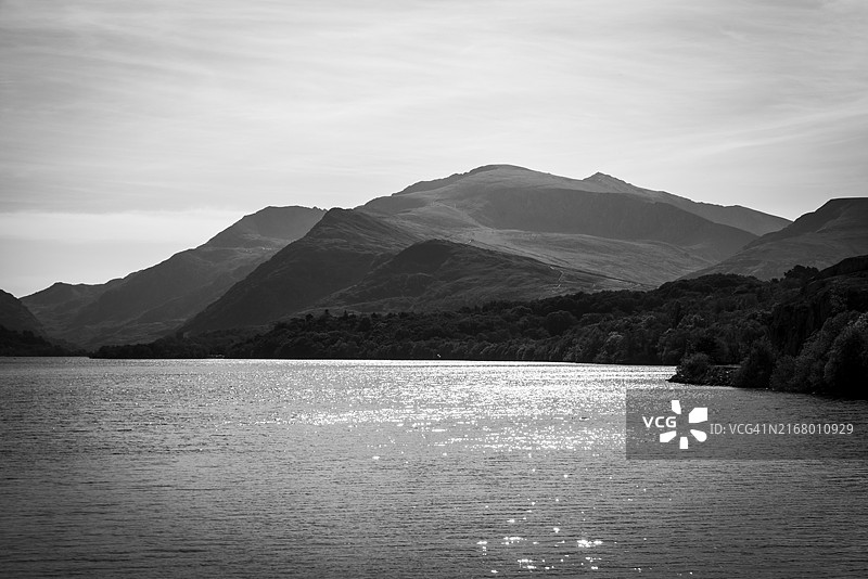 斯诺多尼亚山脉和帕达恩湖图片素材