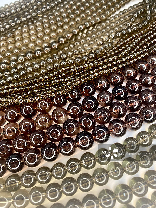 烟晶气泡珠宝全画幅镜头：美国图片素材