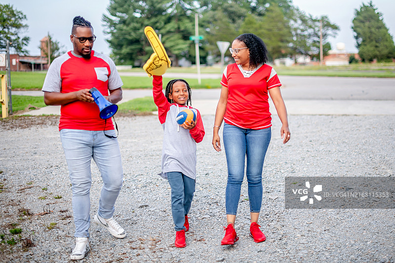 球迷走向赛场图片素材