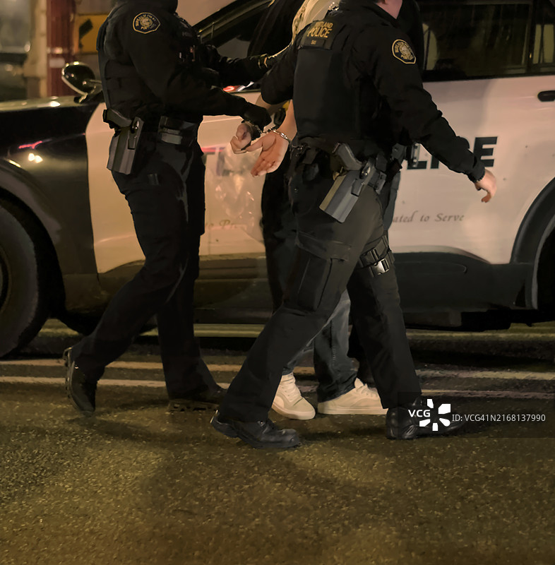 夜间逮捕图片素材
