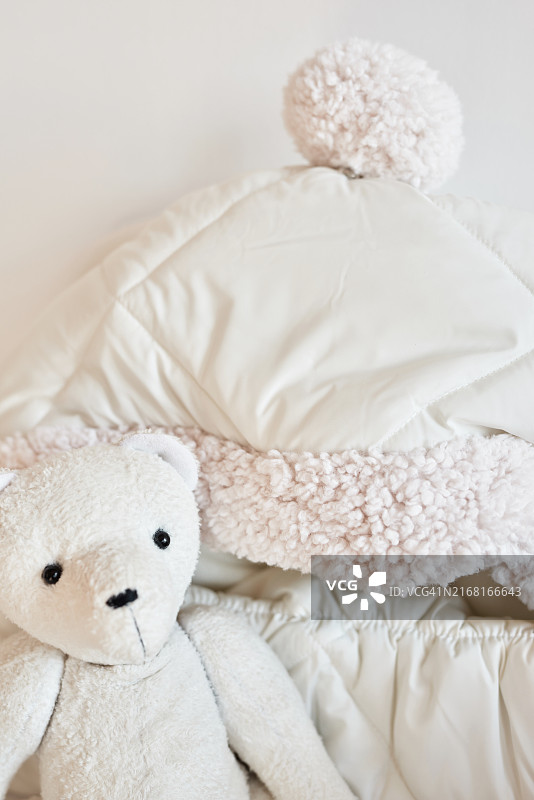 搭配时尚童装的构图图片素材